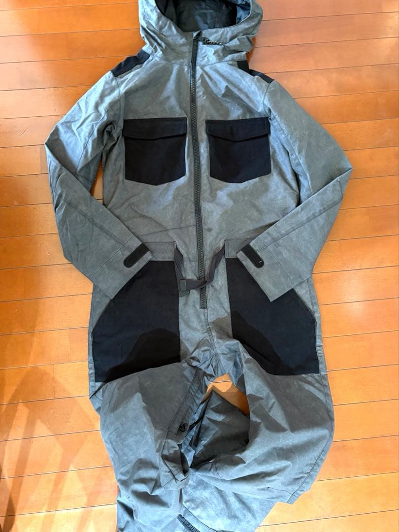 BURTONバートン スノーボードウェア　フルボディ　つなぎ　レディース