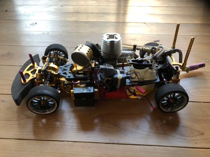 ナイトロ3エンジンカー