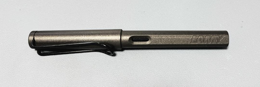 （人気漢字ニブ）ラミー　LAMY　サファリ　SAFARI　万年筆　ブラックボディ