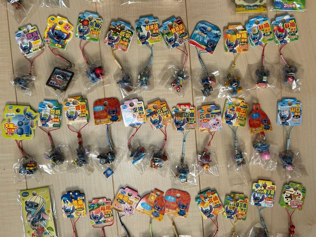 ディズニー　ご当地ストラップ48個