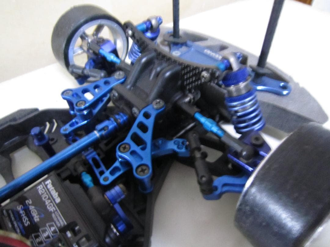 もの凄く高そうな yokomoって書いてあるラジコンカー 送料込みです