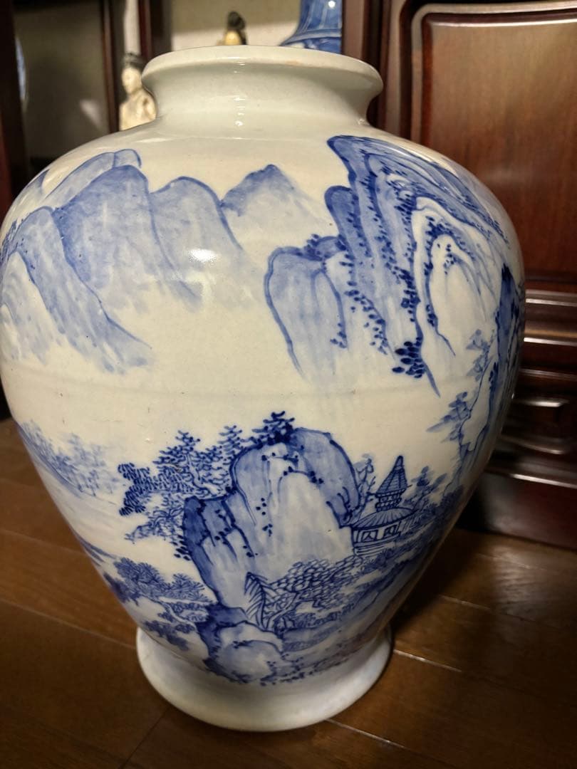 中国古美術品　清時代　手絵　青花山水楼閣風景文瓶 染付　37cm