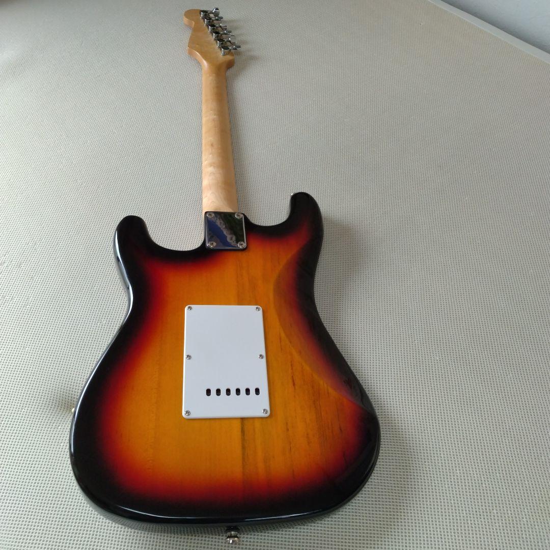 ストラトタイプエレキギター ダ―クバ−スト美品