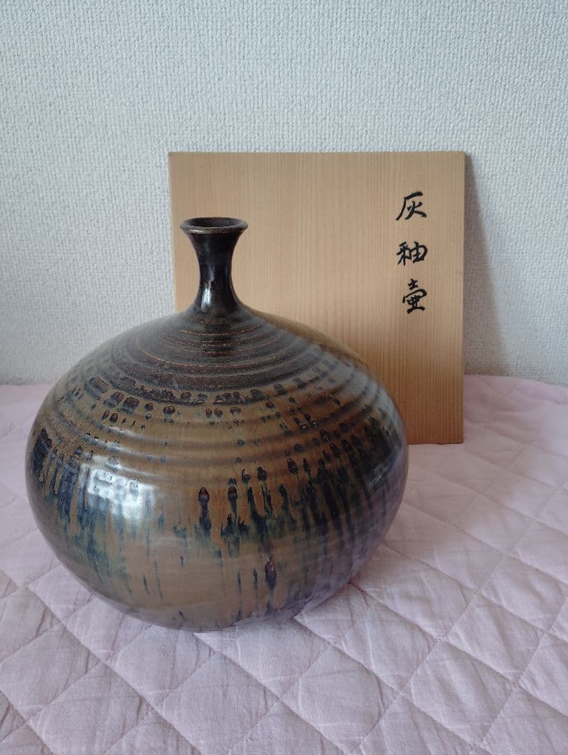 陶器の飾り壺、花瓶、 木箱付き