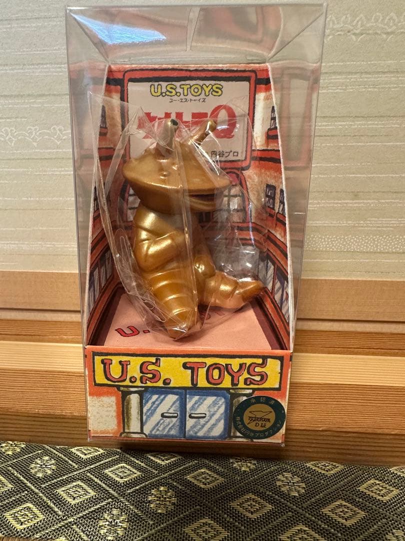 10体限定　U.S. TOYS お座りカネゴンゴールド　フィギュア　ビル箱