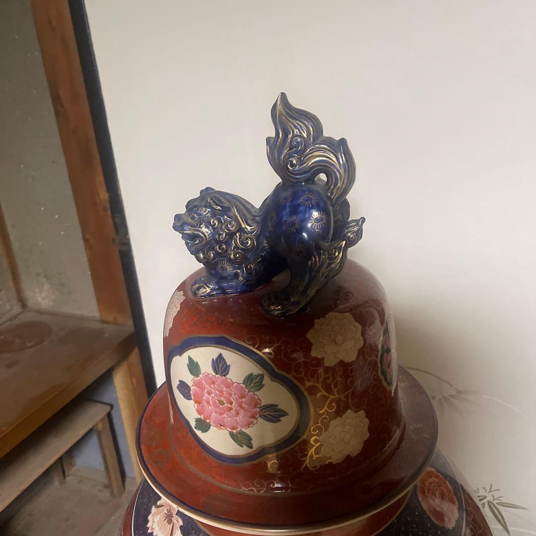 大型陶器花瓶 赤地 花模様 青い獅子　３段壺
