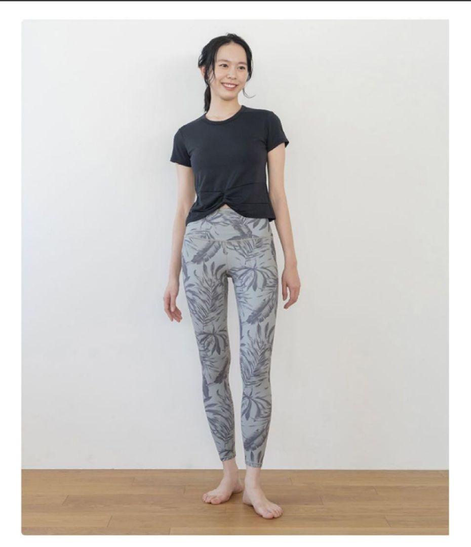 【SUKALA】カップ付きTシャツ＆レギンスセットアップ M