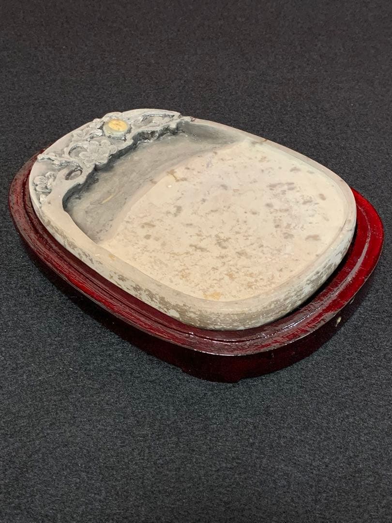 中国古硯　端渓硯　石筋模様　木箱入り　未使用品　梅に鳥彫刻　石目硯石　古硯