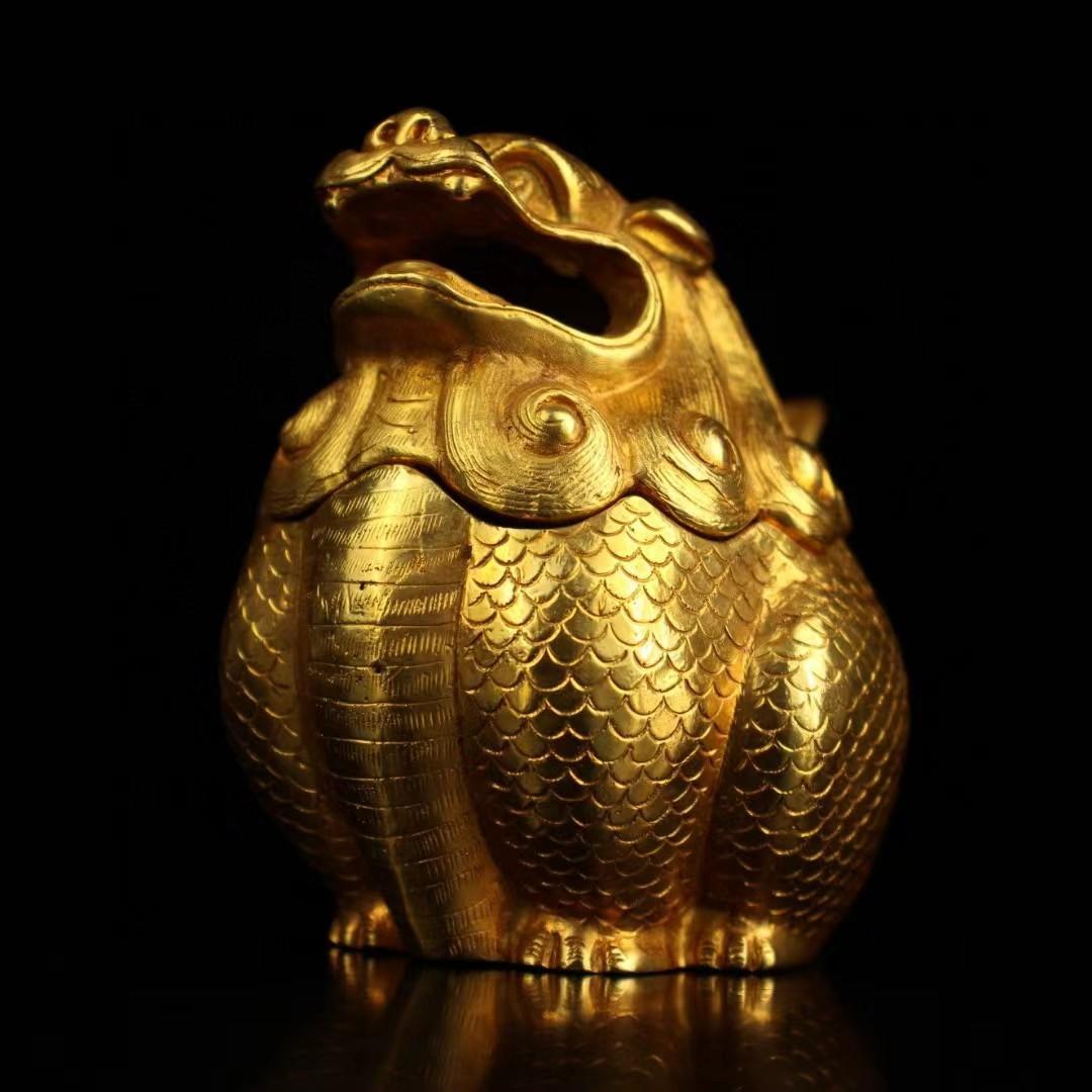 中国古美術・旧蔵鎏金獣煙香炉・純銅細密彫・純手作り・高浮彫・置物・茶道具・文房具