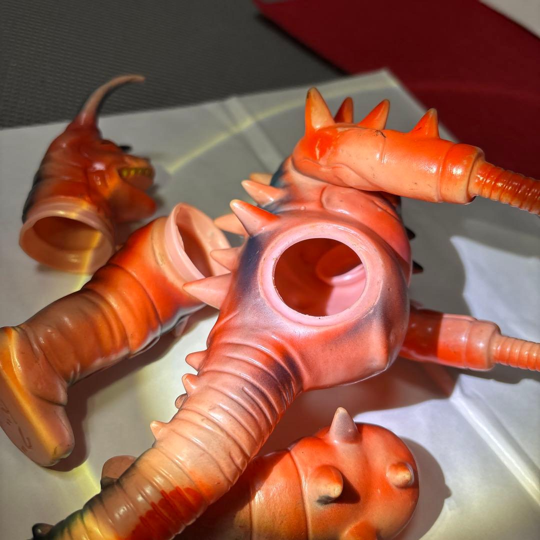 グドン　肌色成形色　超レア Siri