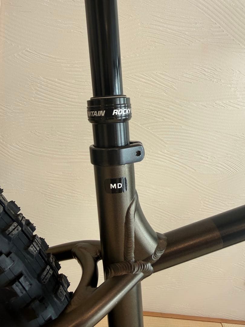 超美品【R7年12月納車　新品未使用】マウンテンバイク　ロッキーマウンテン　MD