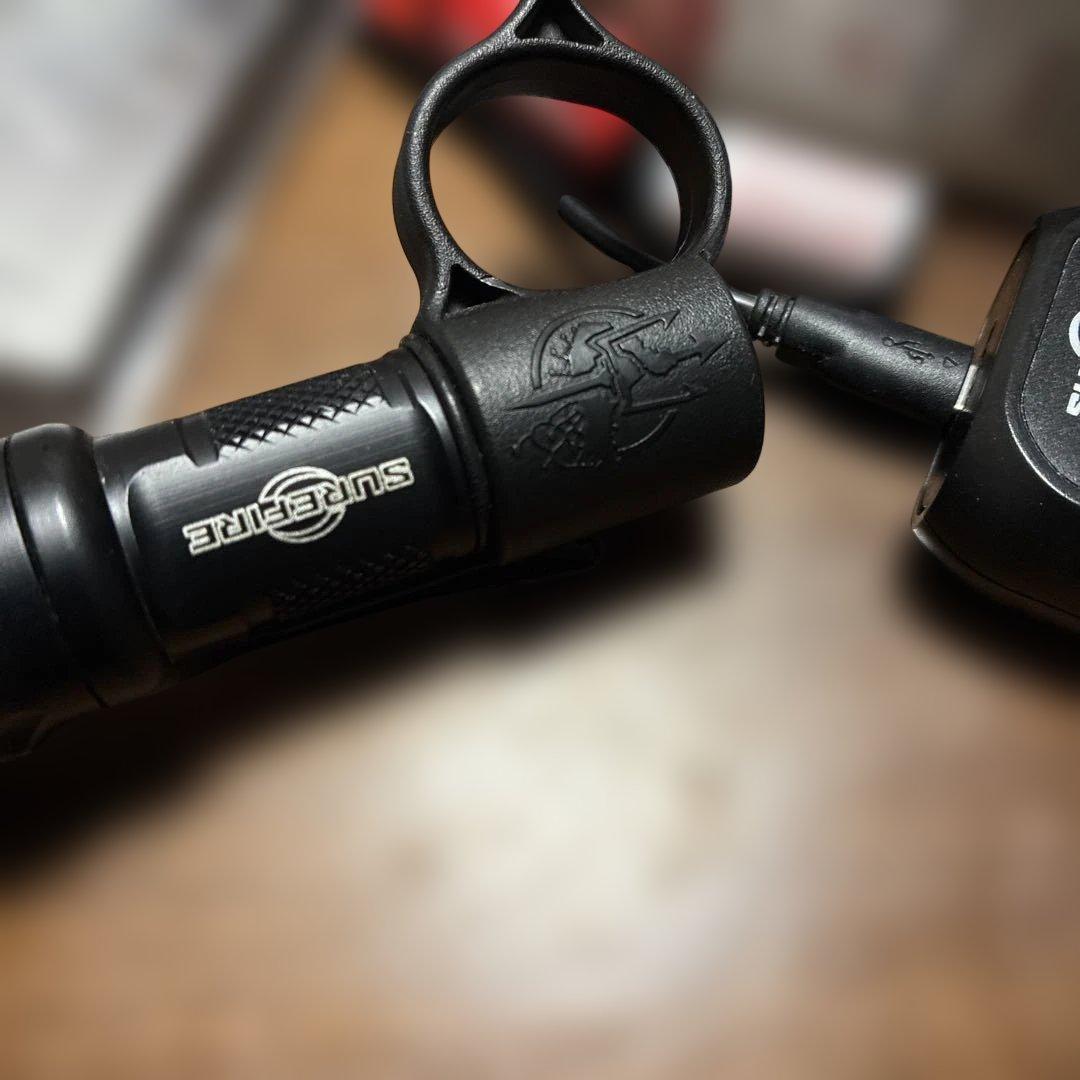 Surefire EDCL1-T (THYRM 充電器バッテリーセット)