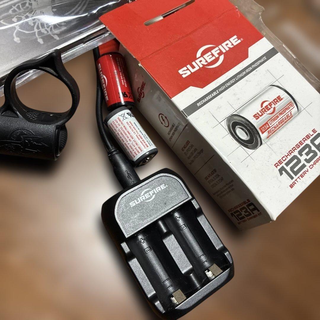 Surefire EDCL1-T (THYRM 充電器バッテリーセット)