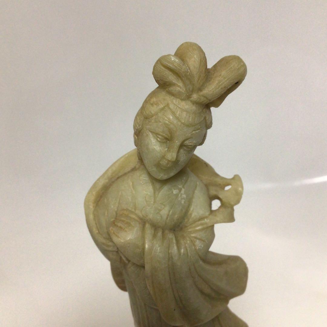 翡翠製女性像 伝統的彫刻