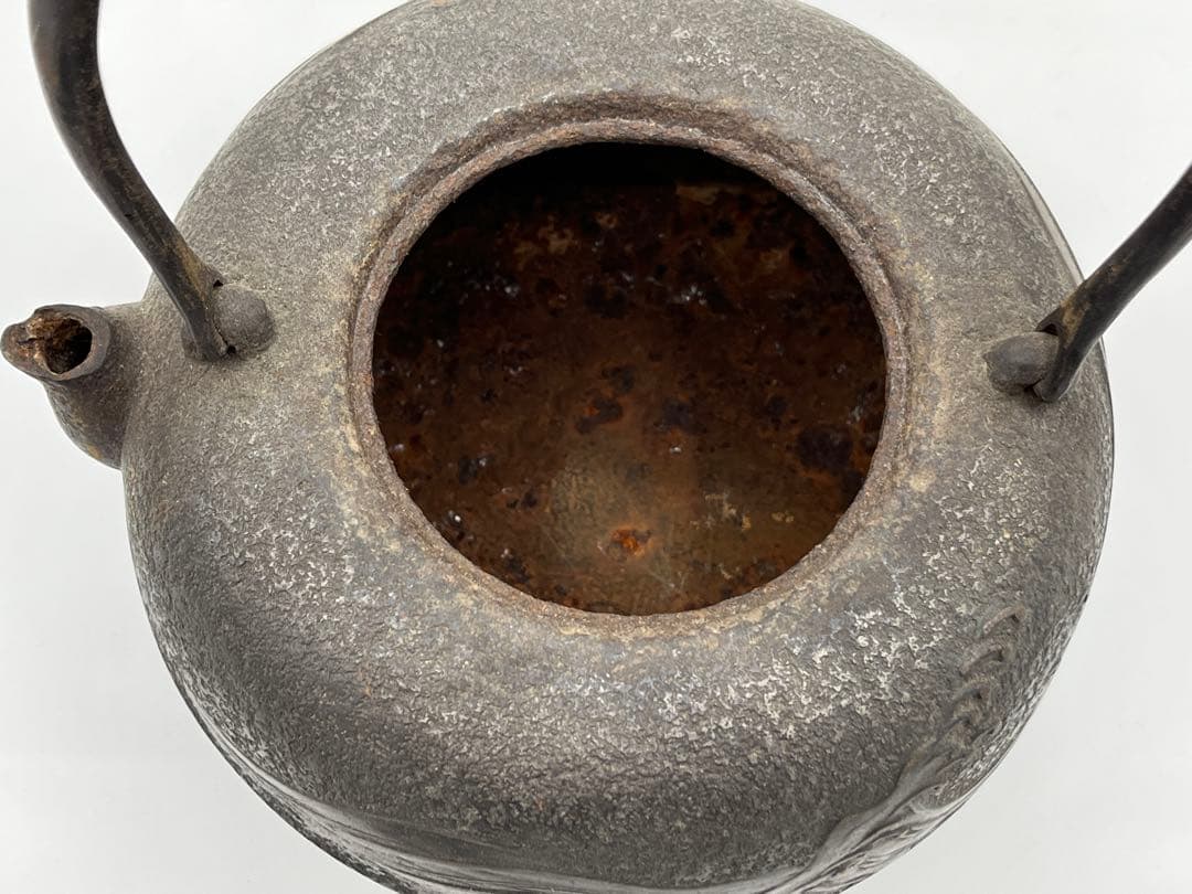 骨董　鉄瓶　龍文堂造　波模様