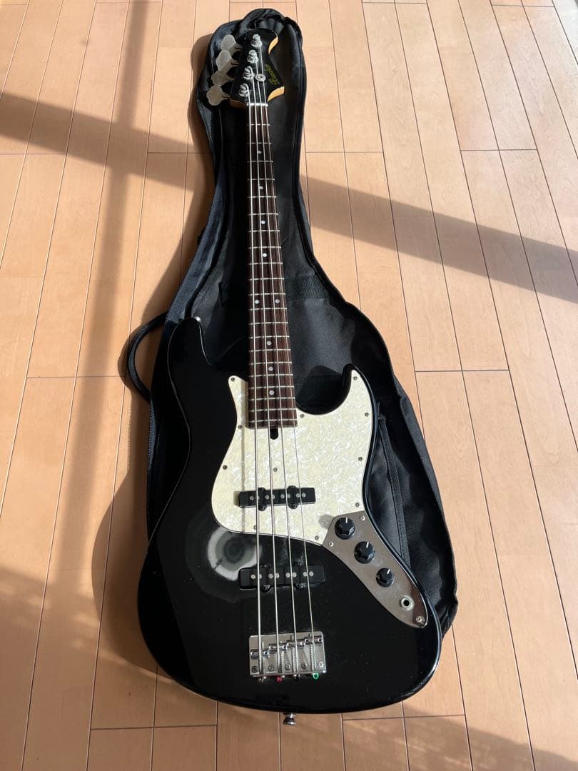 エレキベース　Bacchus ソフトケース付き