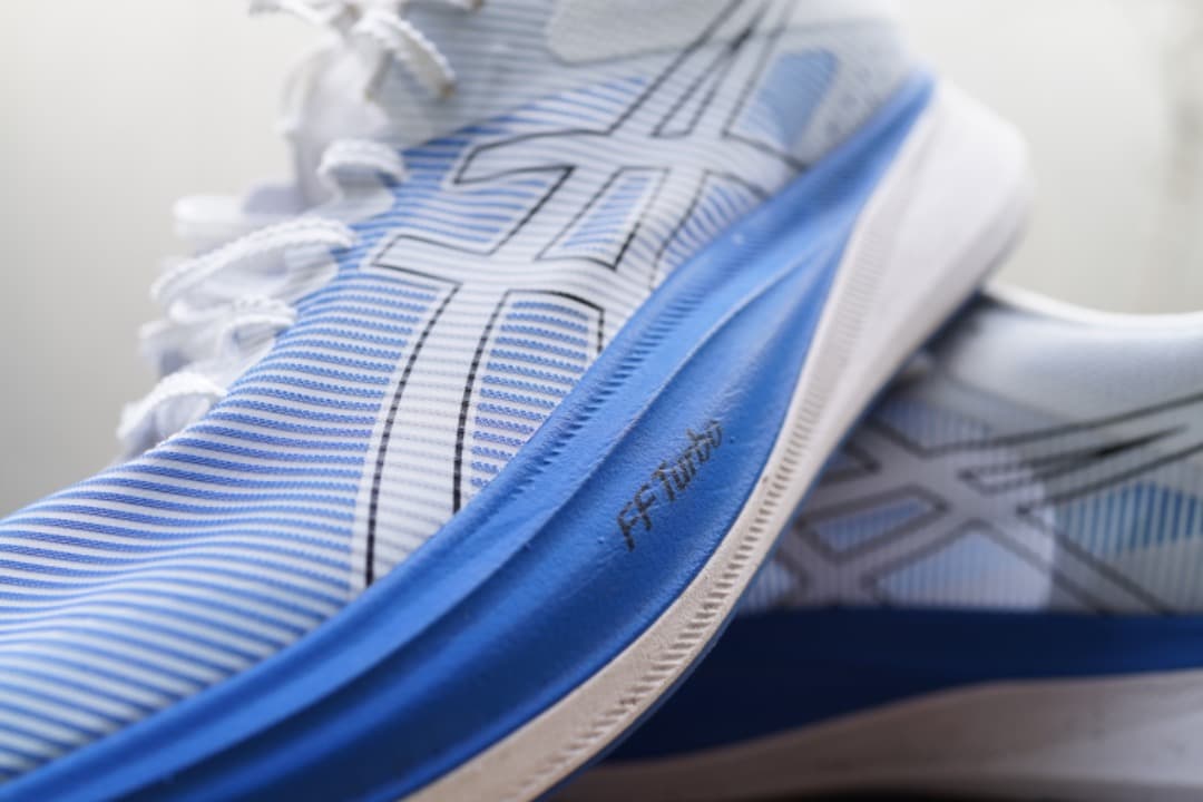 アシックス カーボンランニングシューズ26.5cm