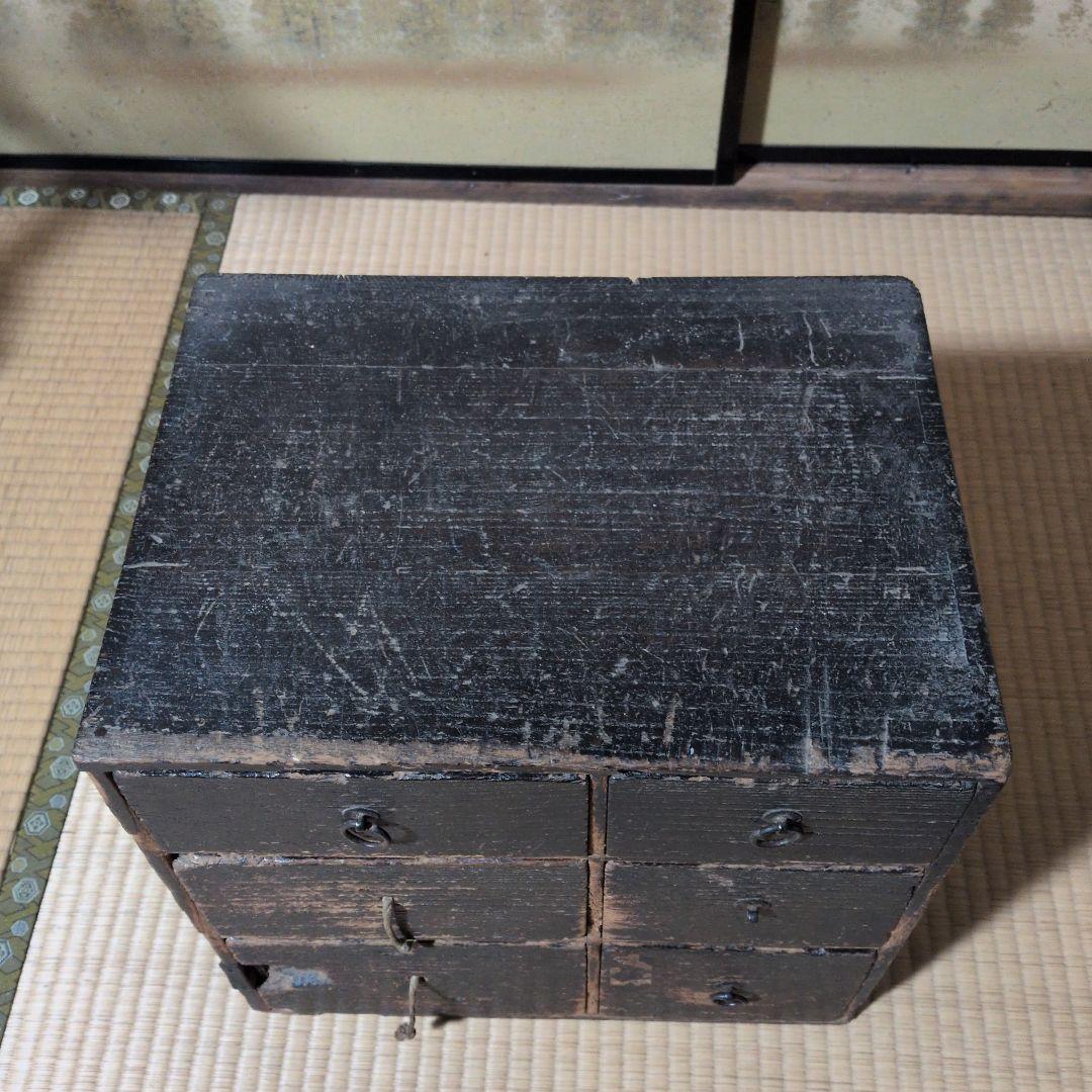 推定昭和初期　黒い木製6引き出しタンス