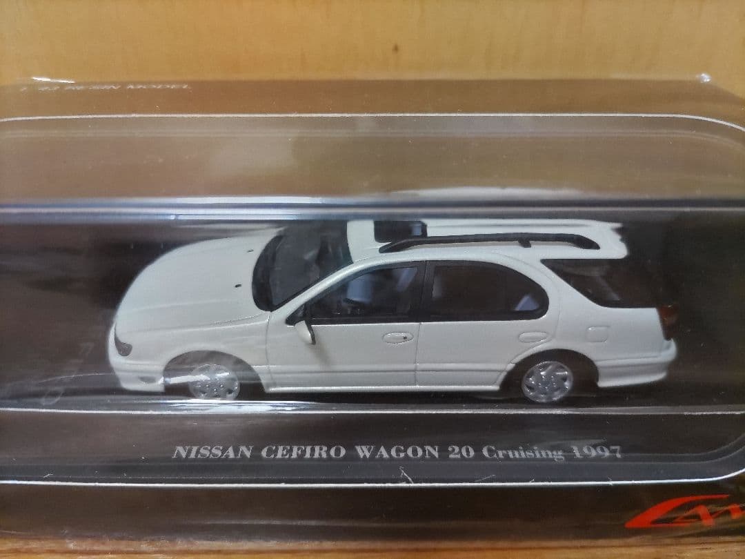 CAM@ 1/43 セフィーロ ワゴン WA32 1997年 プラチナホワイト