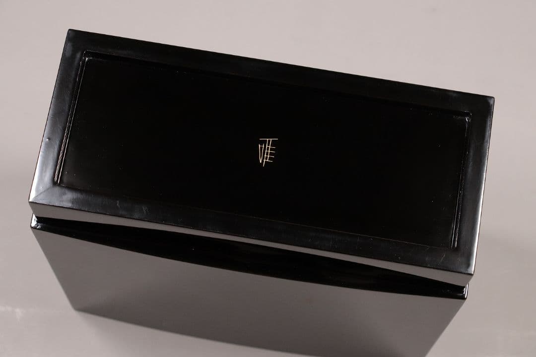 輪島塗名工「井波唯志」海華文 花器 蒔絵 沈金 黒塗 木製漆塗 花入 M971