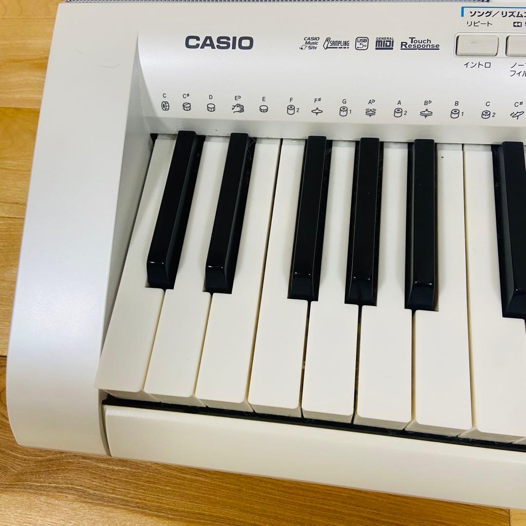 美品　CASIO LK208 光ナビゲーション キーボード 電子ピアノ カシオ