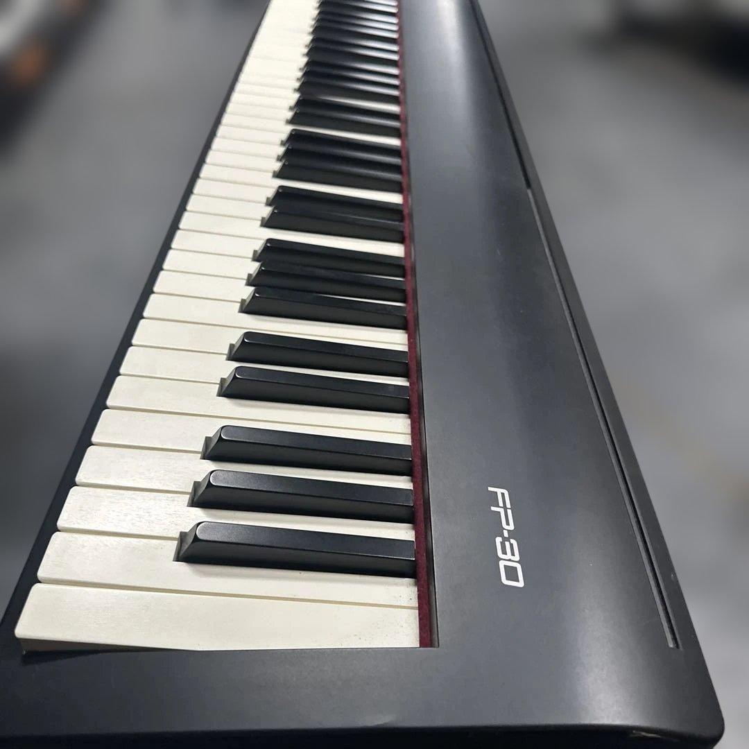 ①ローランド電子ピアノ「FP-30」シリーズ2016年製