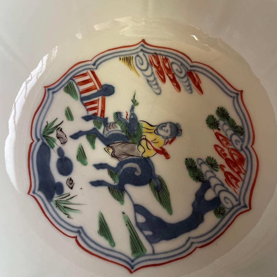 波型の陶器ボウル 色とりどりの絵柄