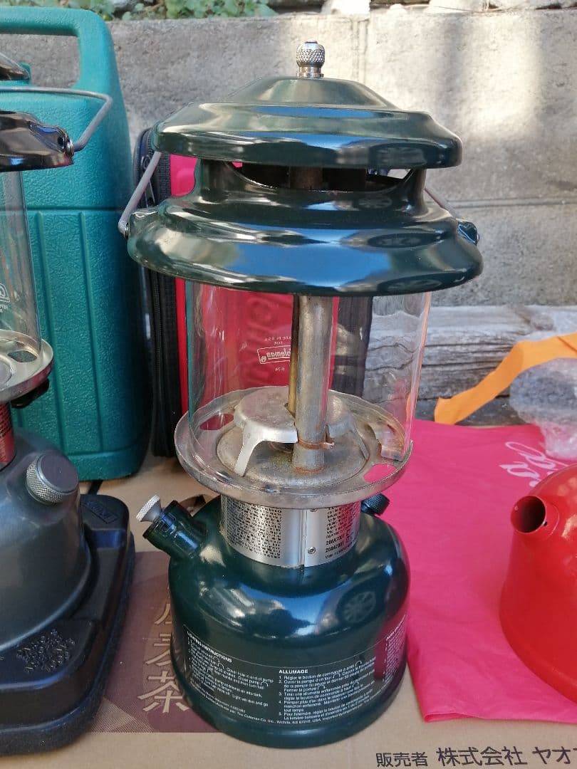 Colemanのランタン3台セット+おまけ2点です