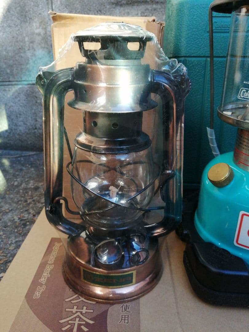 Colemanのランタン3台セット+おまけ2点です