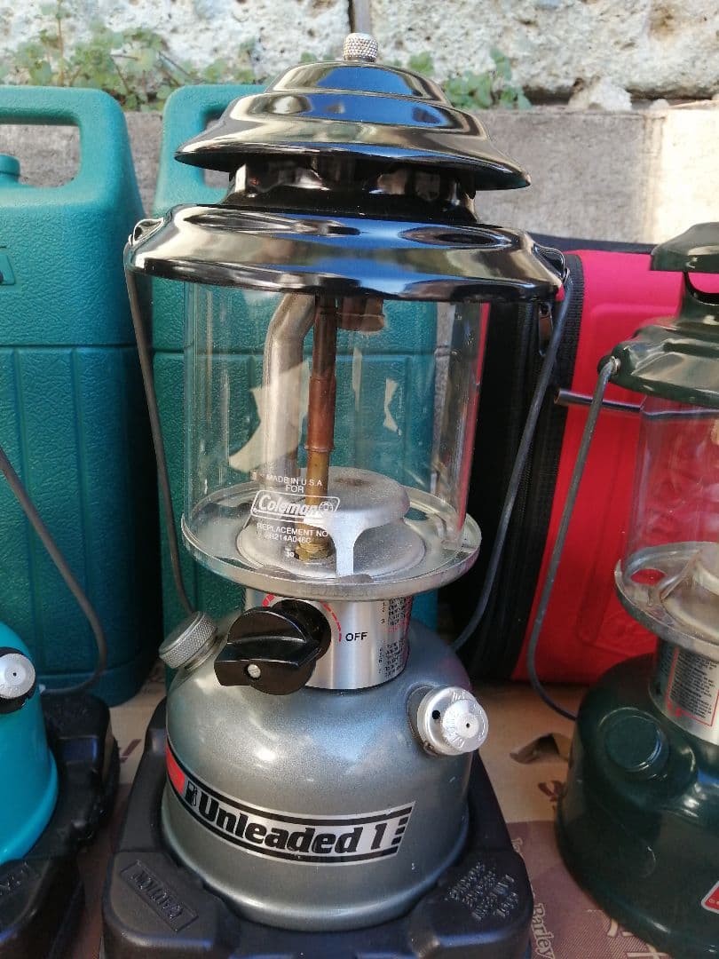 Colemanのランタン3台セット+おまけ2点です