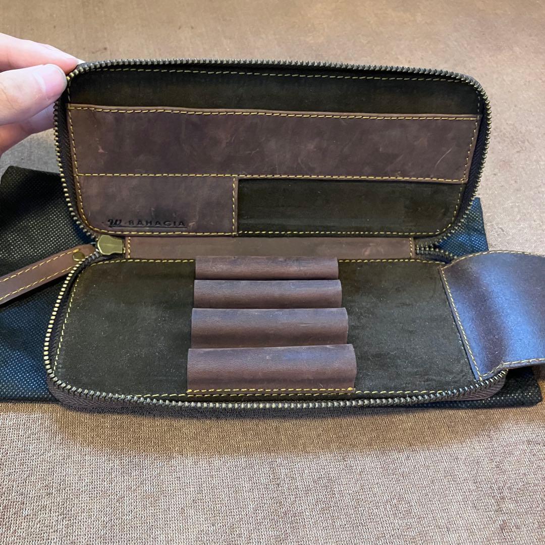 バハギア ダークブラウン クレイジーホースレザー ラウンドジップ型ペンケース