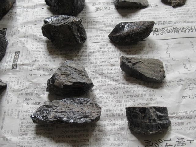 ◆北海道 十勝産原石 『黒曜石』 大中小21個