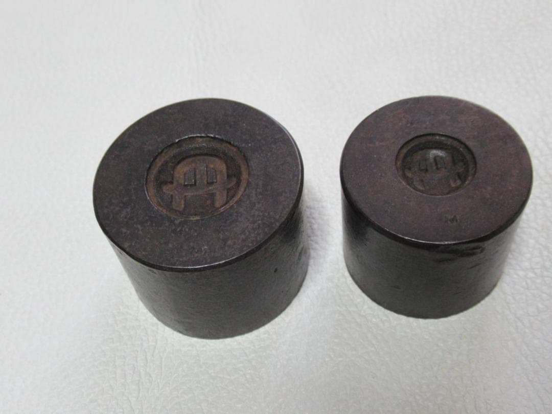 ◆希少 美品 1920年頃(大正時代)！円柱鉄製ボタン(釦)の金型『丹』大小二つ