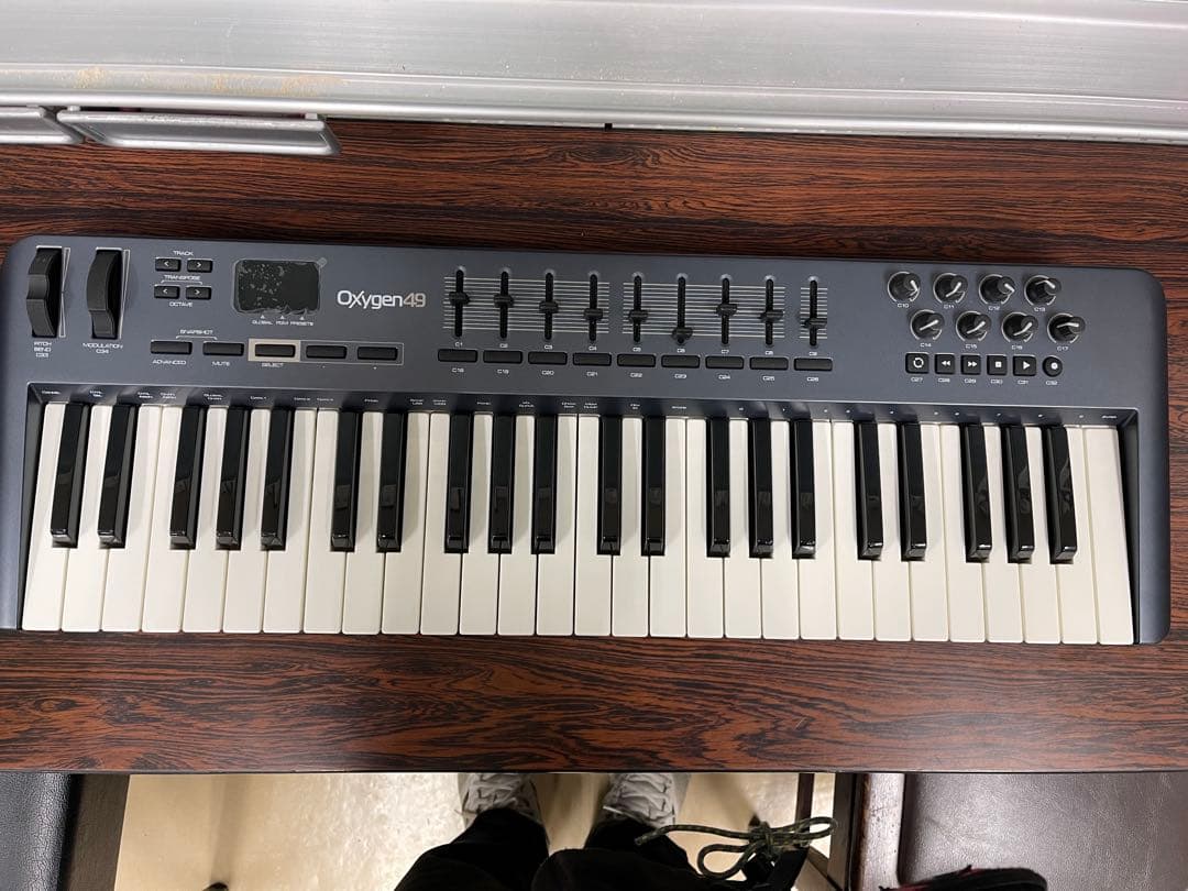 Oxygen 49 USB MIDIコントローラー(未使用）