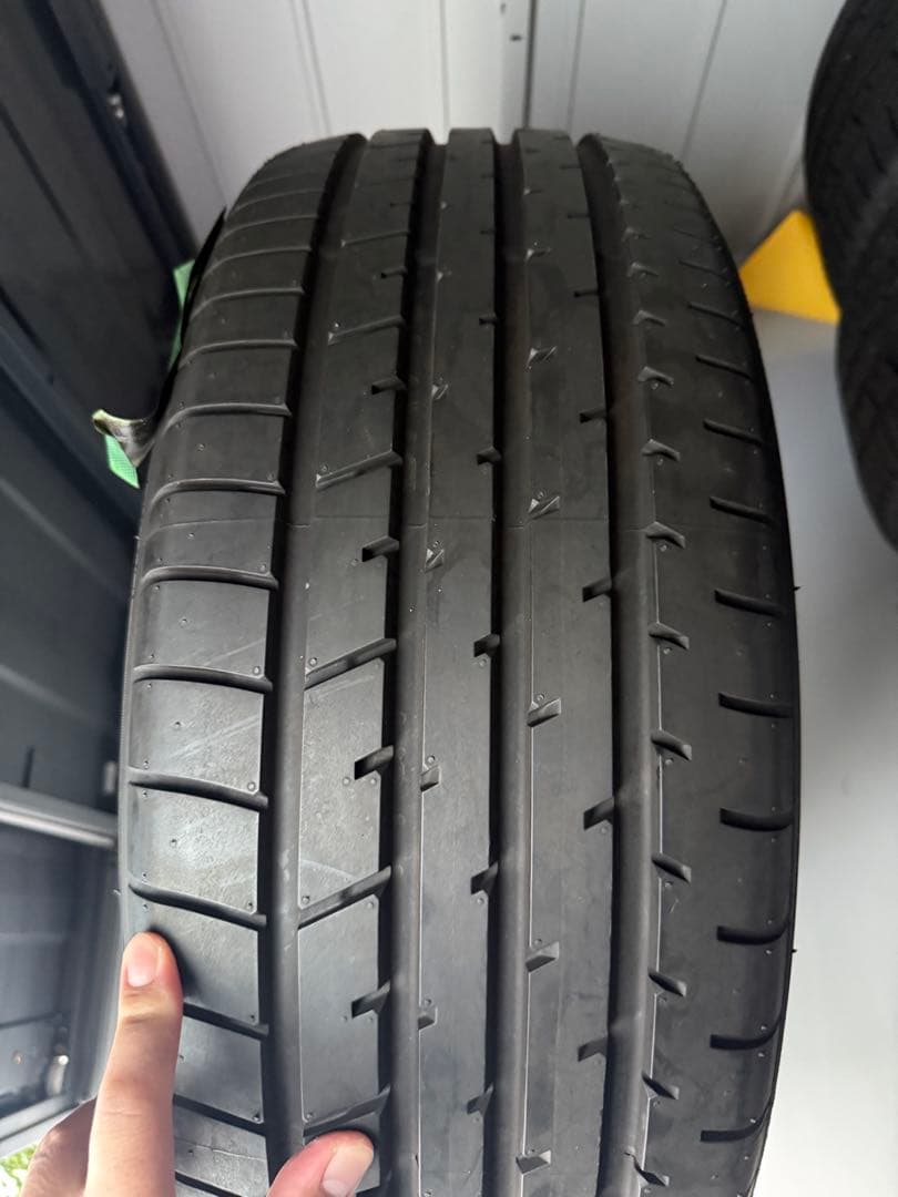 ハリアー80新車外しタイヤ　225/55/R19 ほとんど未使用　pai