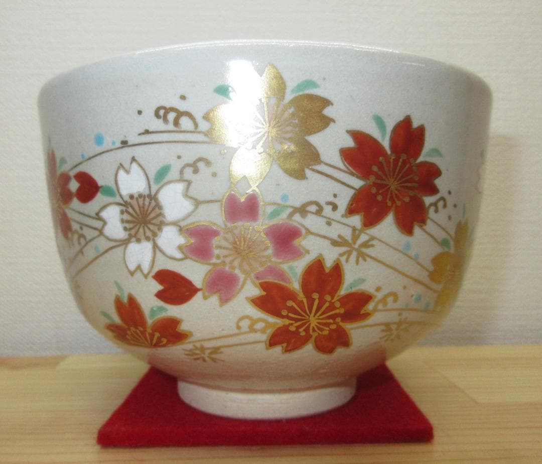 送料込【逢絢亭・新品】茶道具 茶碗 杣山焼 色絵 桜川の図 杣山契月 共箱入り
