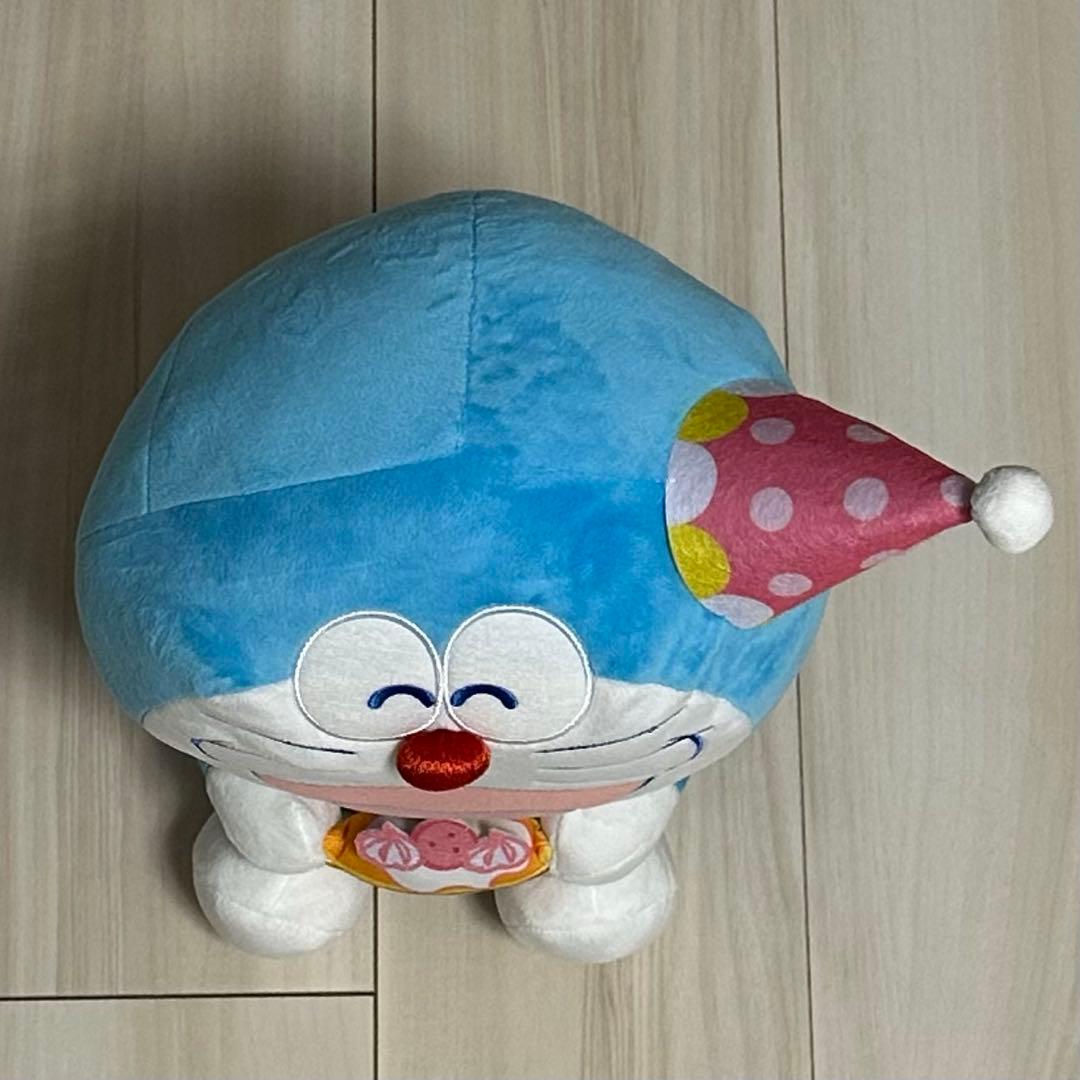 ドラえもん　お誕生日BIGぬいぐるみ8個　赤いほっぺLぬいぐるみ1個