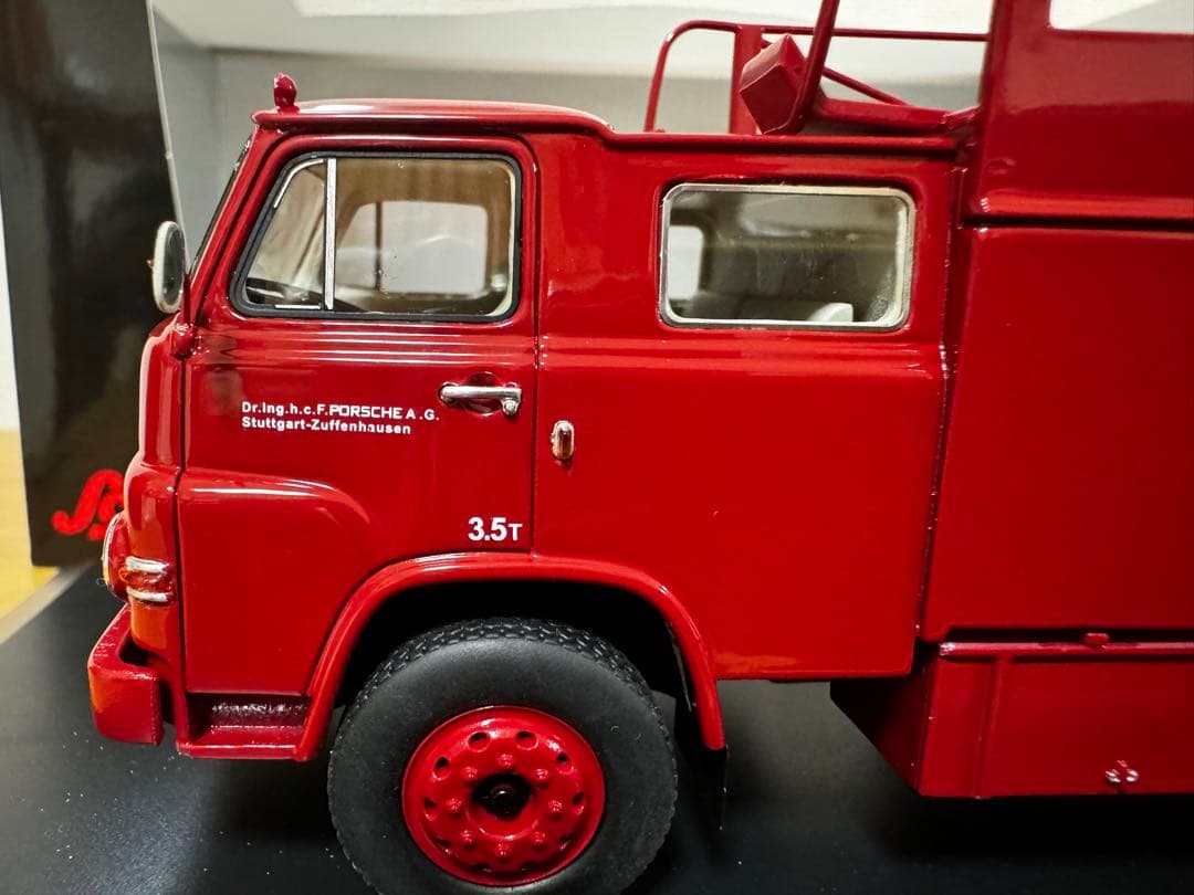 【Schuco】限定2000台 MAN Porscheレーシングトランスポーター