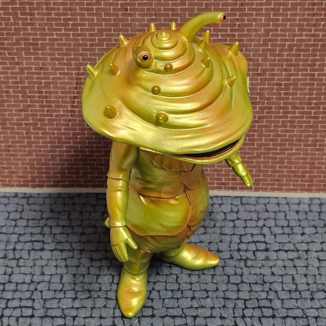 金運アップ！幸運のカネゴン　ゴールドバージョン　ソフビ　フィギュア