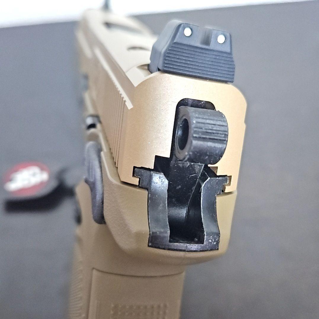 FNX-45 Tactical 本体と付属品