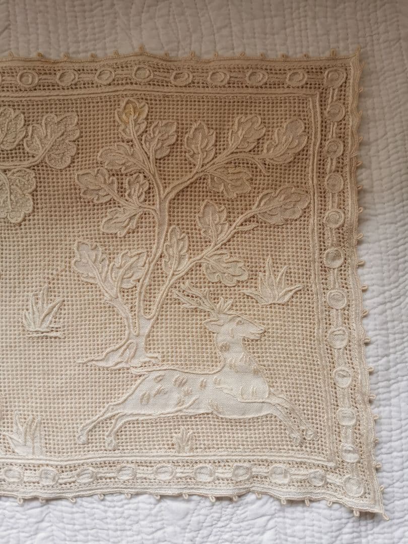 アンティークイタリア ブラットレース刺繍マット 神話の人物と男鹿と鳥 森林 古典