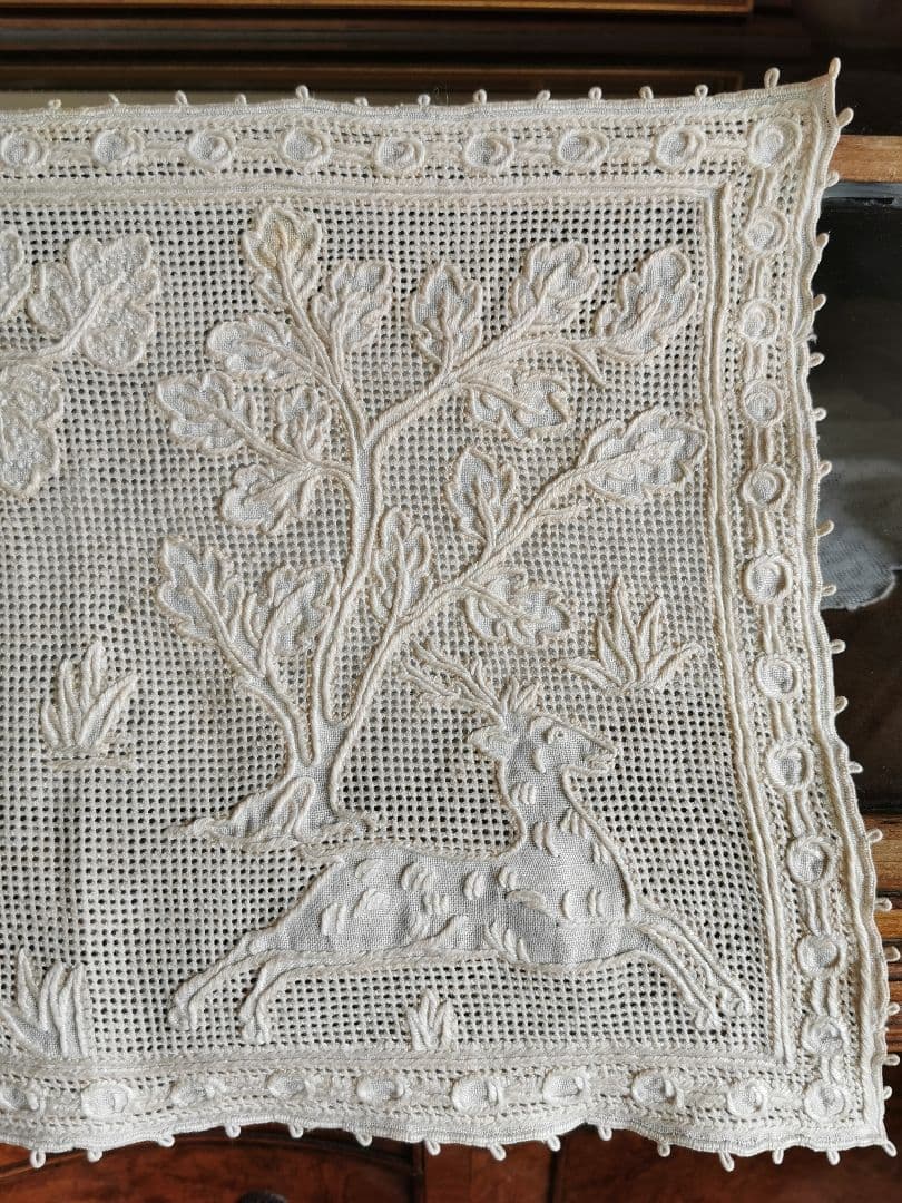 アンティークイタリア ブラットレース刺繍マット 神話の人物と男鹿と鳥 森林 古典