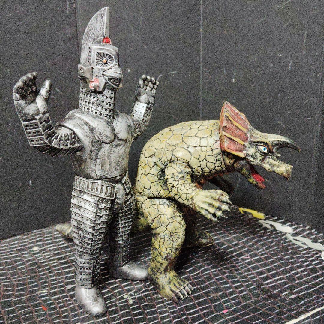 しんウルトラ怪獣旧型ソフビカプセル怪獣、グドンvsツインテール、EXゴモラ