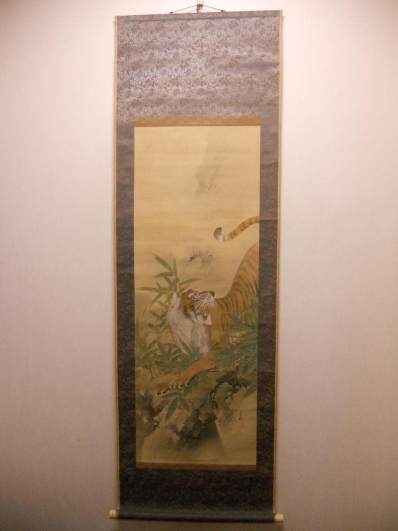 掛け軸 雲仙 猛虎之図 絹本 希少 軸装 茶道具 掛軸 美品 です。