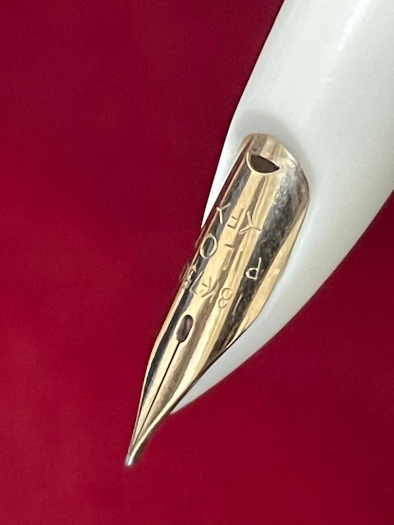 ⚪︎新品未使用　1970年代製　レディ 唐草　アイボリーカバー 18K F 絶版