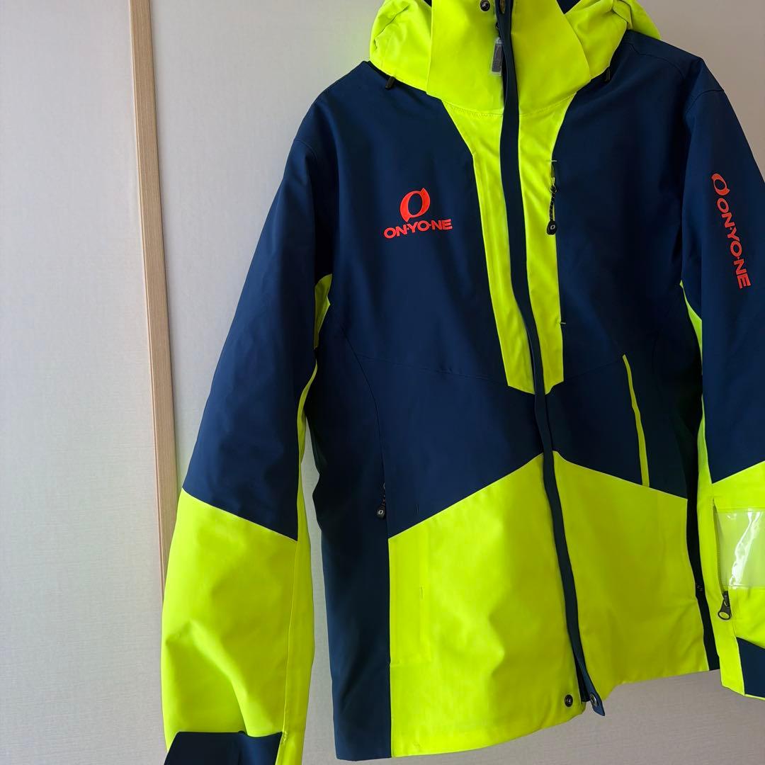 オンヨネスキーウェアデモチームジャケットＭサイズ1回使用美品