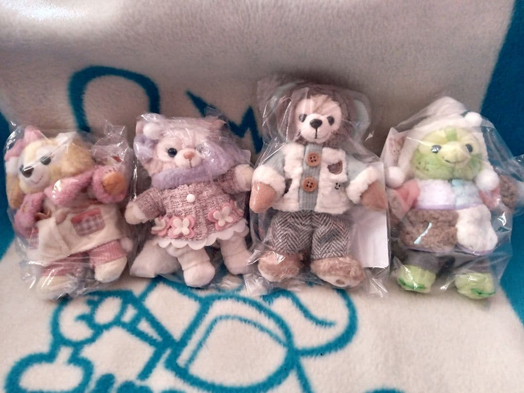 ダッフィー＆フレンズ　シークレットオブスノーウィーディー　ぬいぐるみバッジ