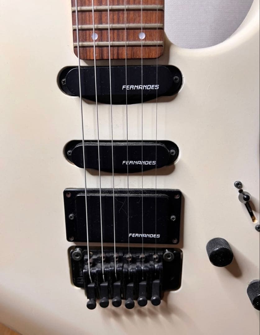 FERNANDES エレキギター ホワイト