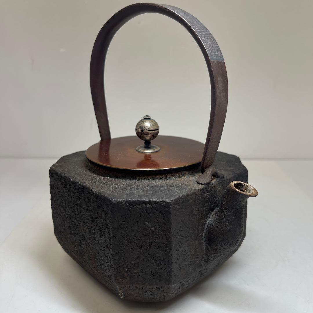 精金堂　雷文象嵌把手八角鉄瓶　合箱　1708g 東Y7-0509⭐︎2Fトニチ