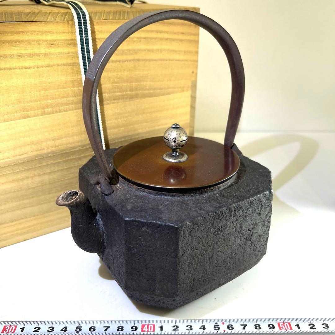 精金堂　雷文象嵌把手八角鉄瓶　合箱　1708g 東Y7-0509⭐︎2Fトニチ